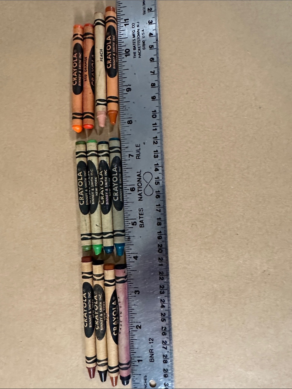 Crayola Crayons 🖍️ one dozen